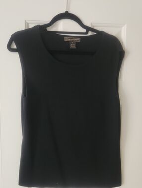 Linda Matthews Black Sleeveless Scoop Neck Tank Top